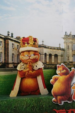 A szórakoztatóipar is ráerősít a kövér cicák pozitív megerősítésére. A képen például Garfield, a pocakos, lasagnefaló macska látható